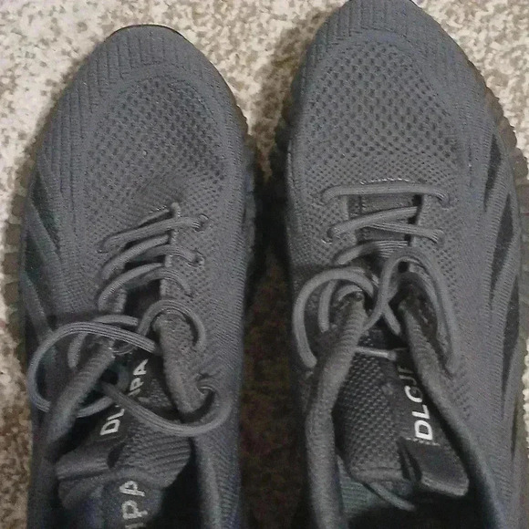 Men's athletic sneakers..size 10..worn once..smoke free home... - Picture 3 of 4